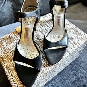 Black Leather TSUBO sandals